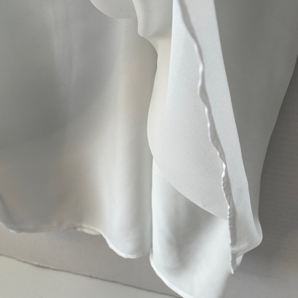 Torrid  Women's Size 1 - 1X White Double-Layer V-Neck Spaghetti Strap Camisole - Picture 4 of 6